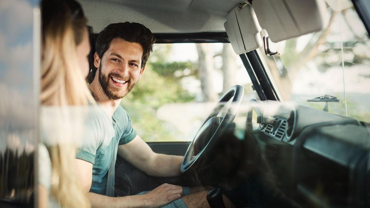 ¿El seguro del automóvil baja a los 25? - Seguro de carro
